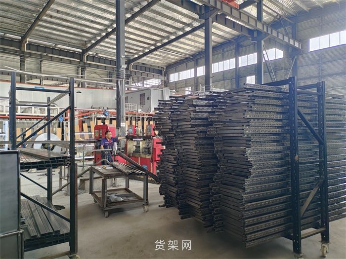 仓库中常见的几种货架